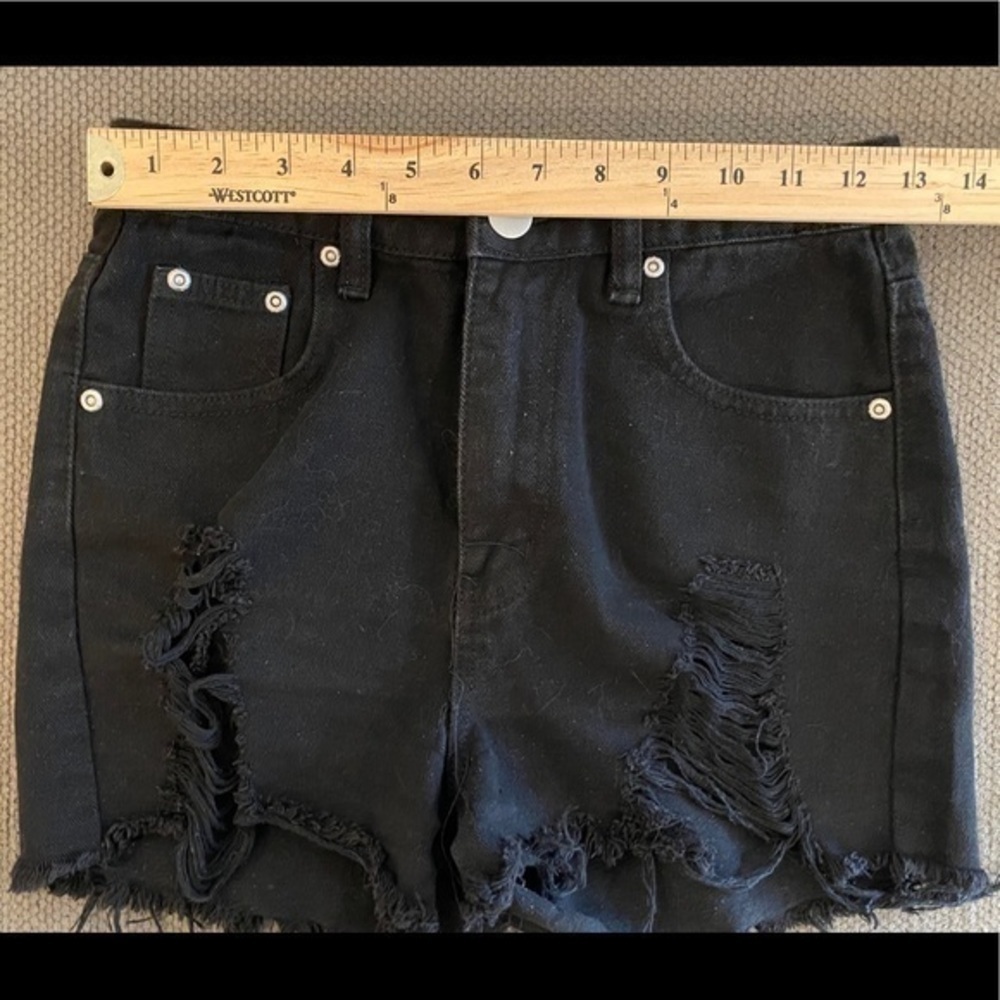 BOOHOO 2(US) Ripped Destroyed Jean Shorts - Picture 2 of 10